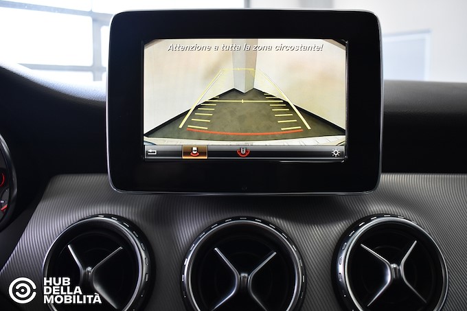 MERCEDES-BENZ GLA 200 d Automatic 4Matic Sport